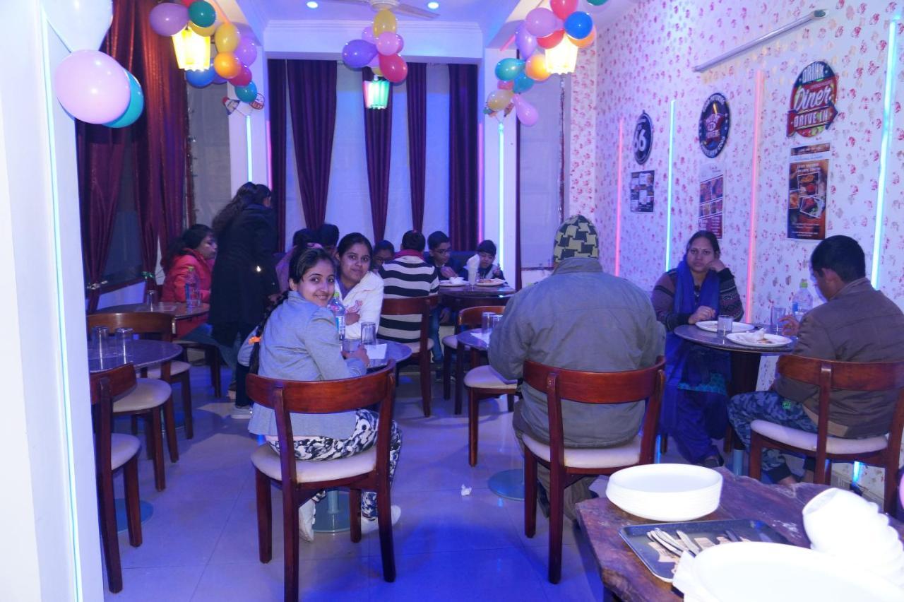 Osakataj Hotel Agra  Kültér fotó